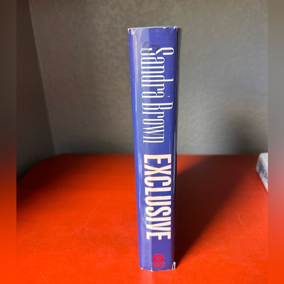 Exclusive by Sandra Brown - Picture 2 of 7